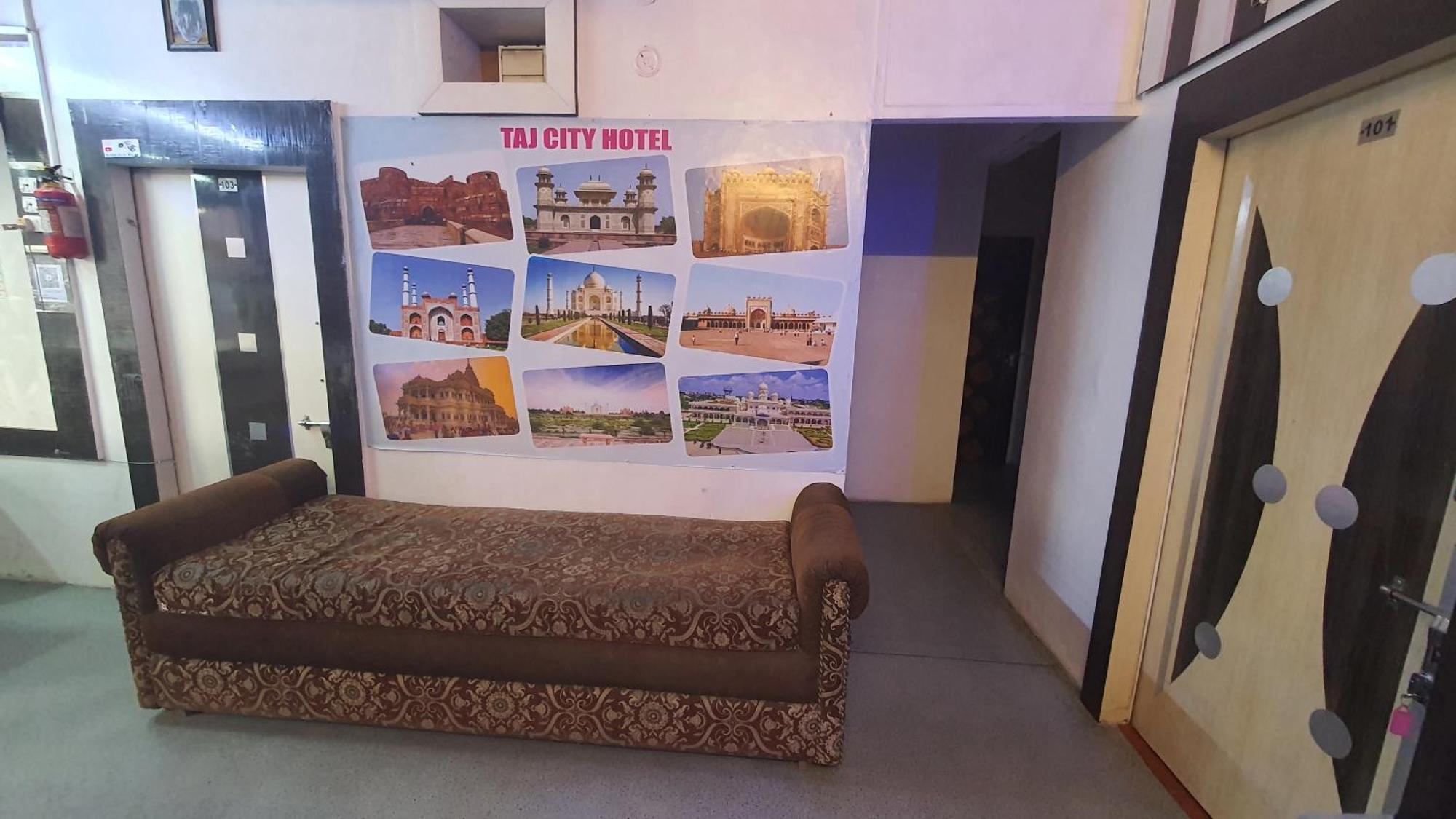 Taj City Hotel آغْرا المظهر الخارجي الصورة